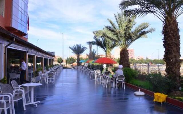 Hotel Hadaik Ain Asserdoune
