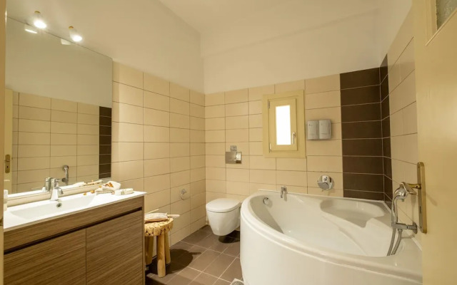 White Orchid Cave House & Studio