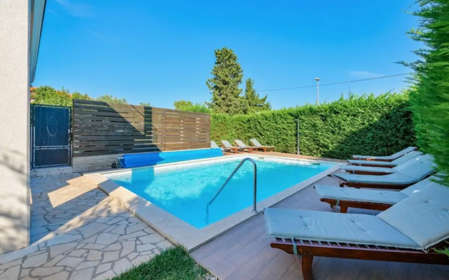Paula - With Pool - H