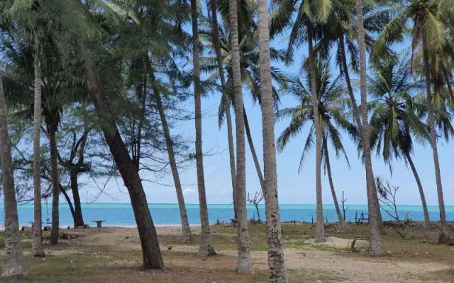 Redzwan's Beach Resort by OYO Rooms
