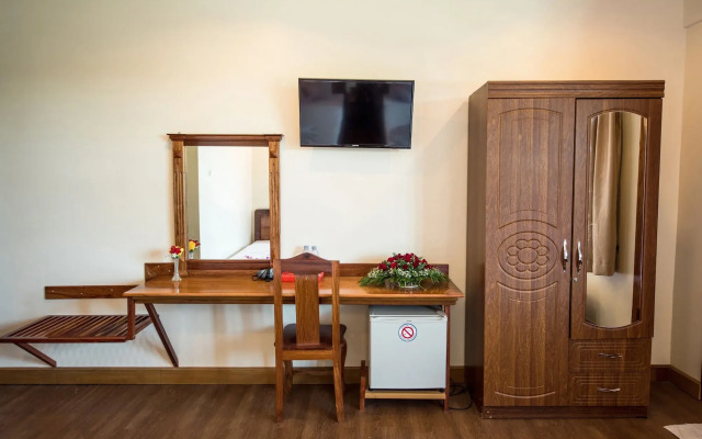 Seng Hout Hotel