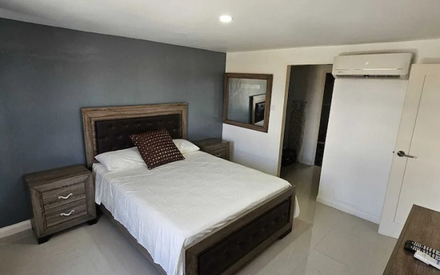 Charming 3-bed Apartment in Portmore With Pool