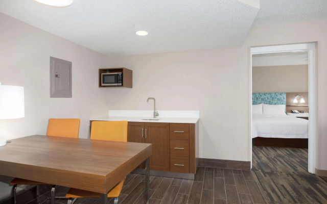 Hampton Inn & Suites Kansas City-Merriam