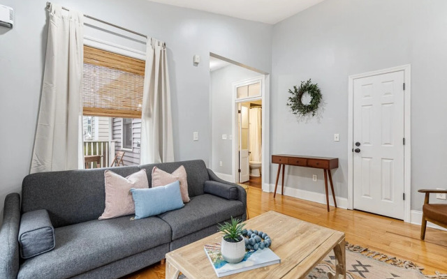 Spacious Apartment Downtown