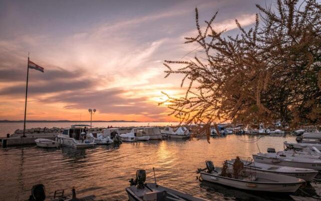 Small stone house Luka