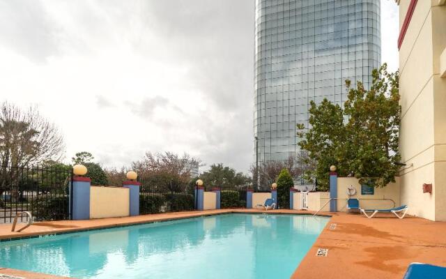 OYO Townhouse Houston Airport North