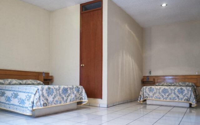 Hotel El 2000