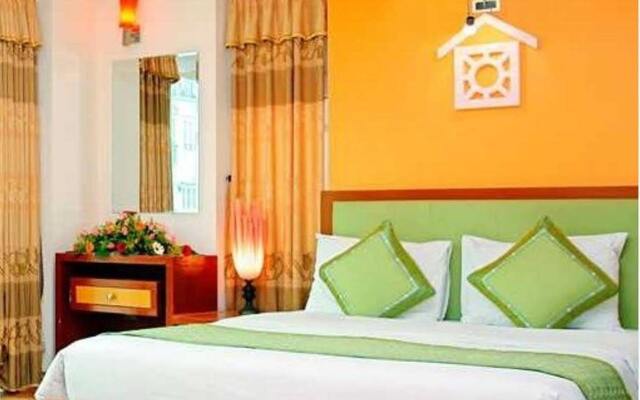 Van Mieu Hotel