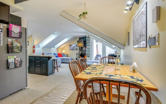 Walk to Mount Snow Resort: Unit w/ Pool & Hot Tubs
