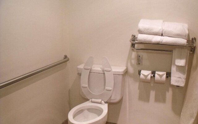 Clarion Pointe Winslow I-40