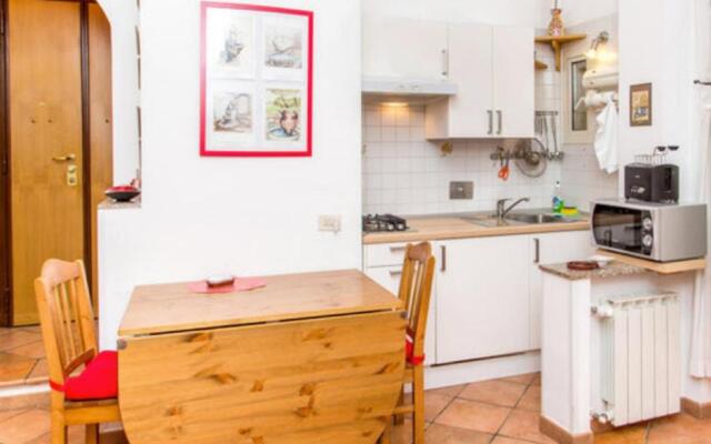 Studio with enclosed garden and wifi at Roma