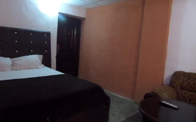 Metro Hotel Oluyole