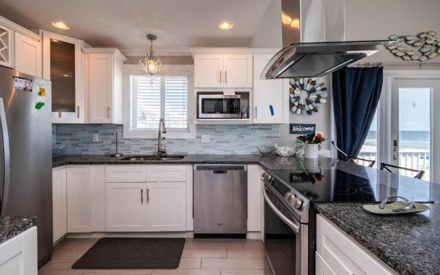 Just Beachy by Oak Island Accommodations