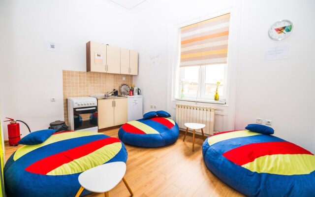 Modern Room for 4- Artistic Guesthouse-main Street