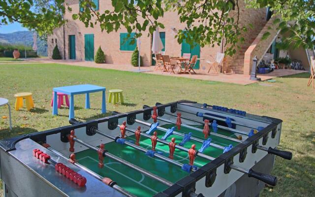 Farmhouse With Swimming Pool in Montelabbate
