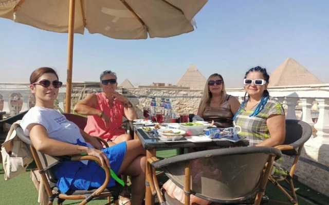 Pyramids stars view Inn