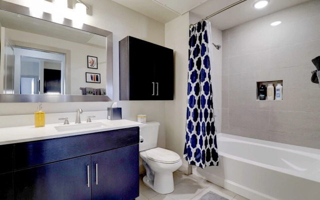 Rooftop Pool with Views-King Beds-Parking 1123