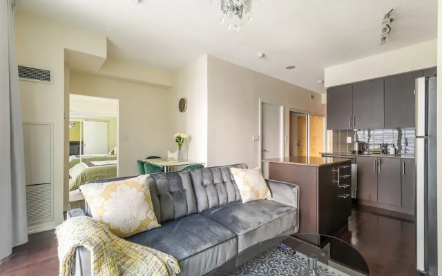 Sky View Suites - Maple Leaf Square