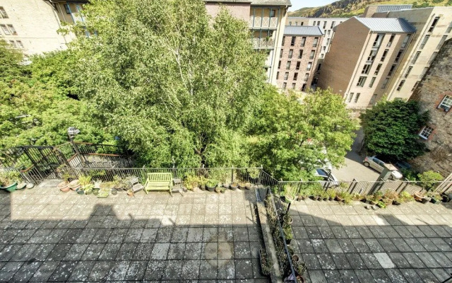 JOIVY Famous St. Mary's Street Old Town Apartment