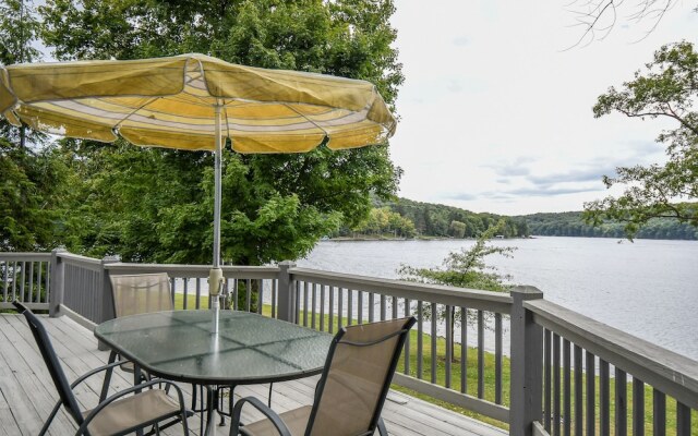 At Lake's Edge 6 Bedroom House