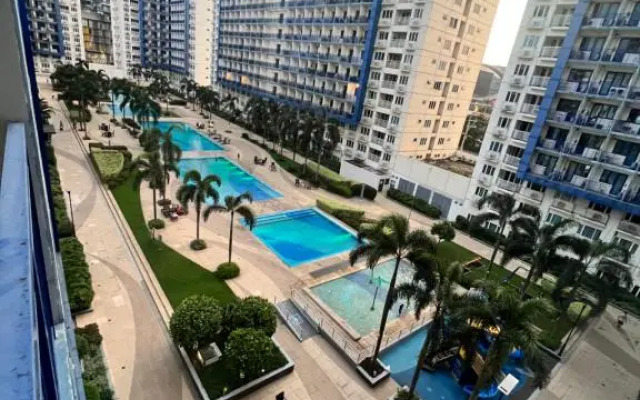 Staycation Sea Residences MOA Jermel