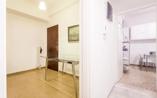 Homey apartment for 4 people in Koukaki