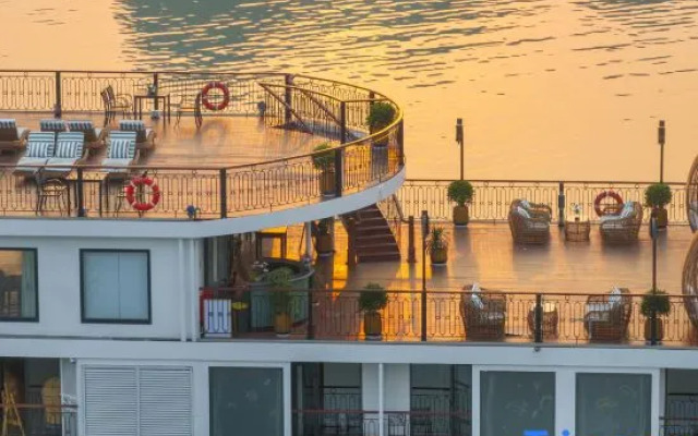Indochine Grand Lan Ha Bay