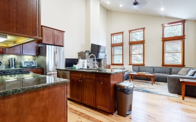 Red Slate Canyon - Modern 2-story Condo