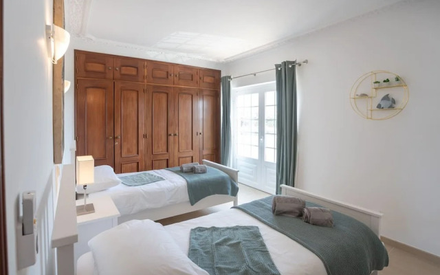 10 Marinha Two Bed Apt At Award Wining Beach