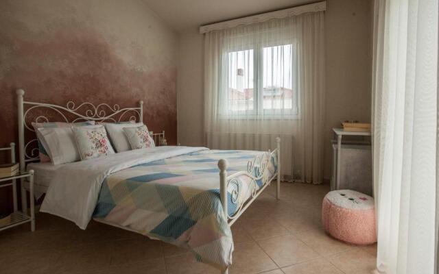 Dina'S House