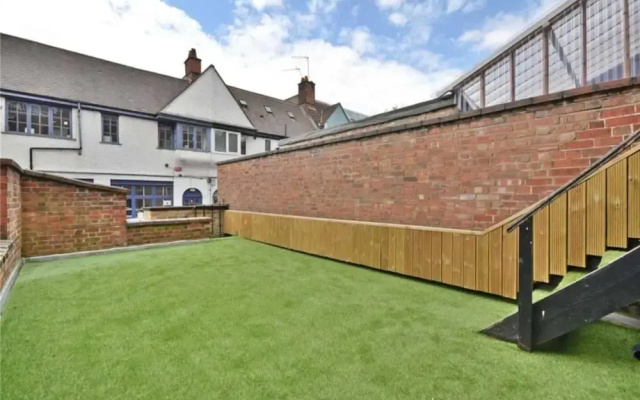 Luxury 3-bed Huge Garden Great Transport Links