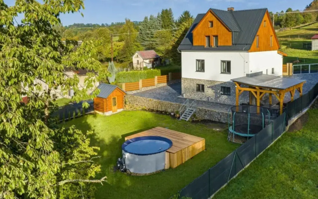 Spacious Villa With Swimming Pool