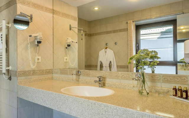 Grata by Centrum Hotels