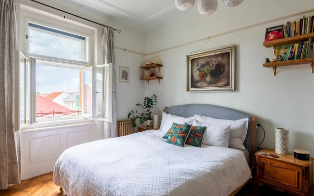 Premium 3 Bed 3 Bath Lounge Apartment