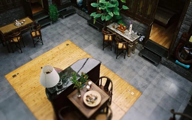 Kelly‘s Courtyard Hotel