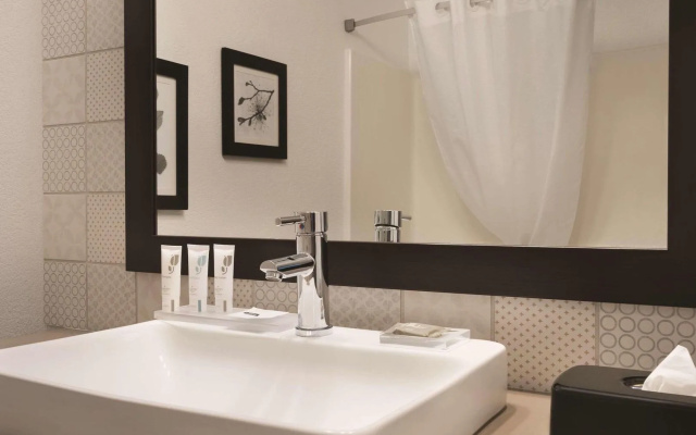 Country Inn & Suites by Radisson, Detroit Lakes, MN