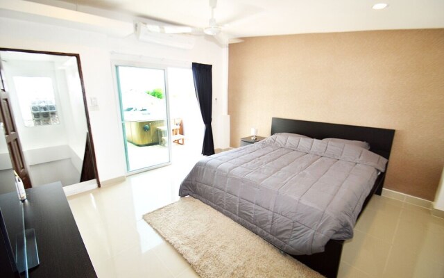 Deluxe Jacuzzi Townhome