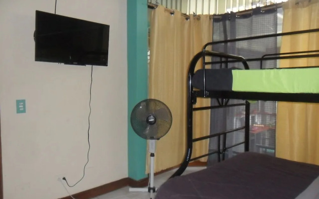 Green Country Hotel - Hostel