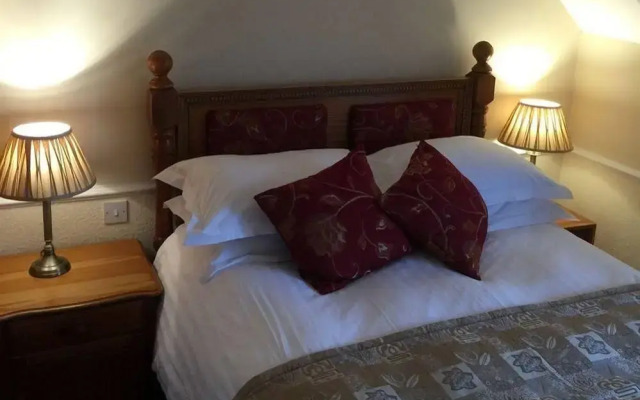 Greyhound Country Inn