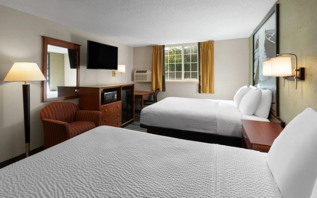 Super 8 by Wyndham Winona MN