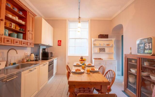 VICTORIAN Apartment with SEA VIEWS by ADLIV HOST