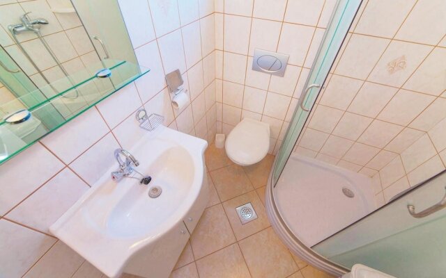 Nice Home in Povile With Wifi and 4 Bedrooms