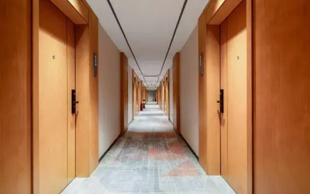 Borrman Hotel (Beihai Hepu High-Speed Railway Station)