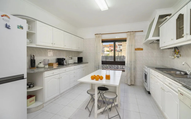 Perfect Family Hideout Residence W/Ac & 4Br + 5Ba