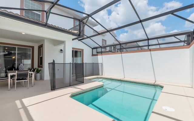 4 Bedroom Town Home with Pool