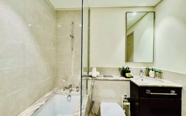 Venduras - Luxe 4BR Opera & Burj Views