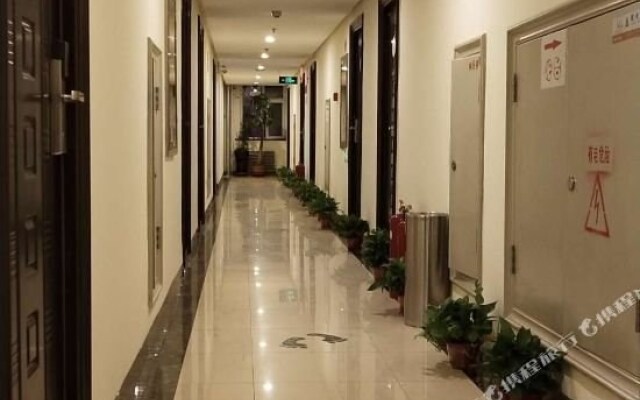Huayi Collection Hotel (Changchun Jingyue University Town Carnival Plaza)