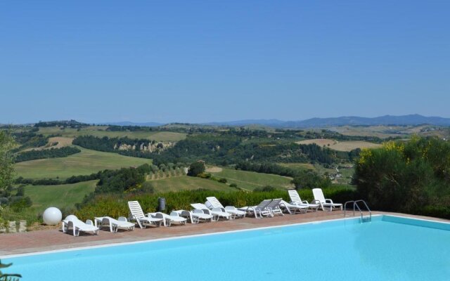 Holidays in Apartment With Swimming Pool in Tuscany Siena
