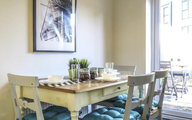 Tudors eSuites Birmingham Townhouse Private Garden Free Parking