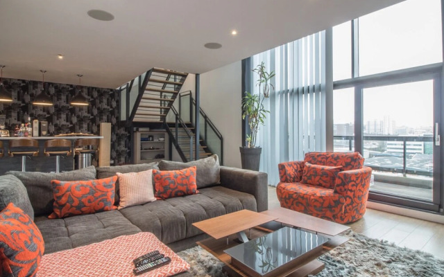 Stunning 3 BR Penthouse Apartment, River View